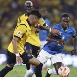 Le Brésil de Vinicius (à droite) n'a pas trouvé la faille en Equateur. KEYSTONE/AP/Patricio Teran